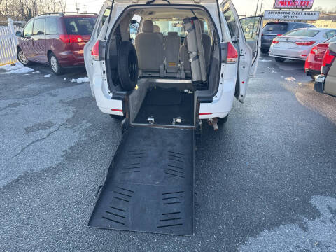 2014 Toyota Sienna LE Mobility 7-Passenger