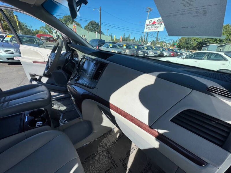 2012 Toyota Sienna XLE 8-Passenger