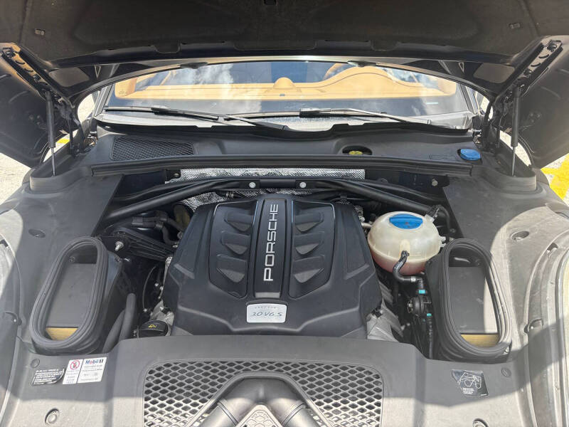 2015 Porsche Macan S