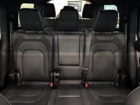 2023 Land Rover Defender 130 X-Dynamic SE