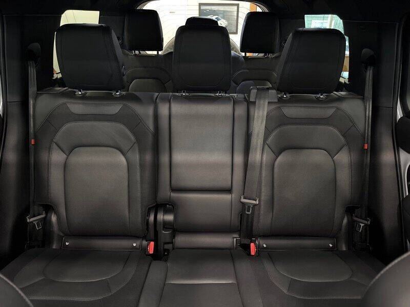 2023 Land Rover Defender 130 X-Dynamic SE