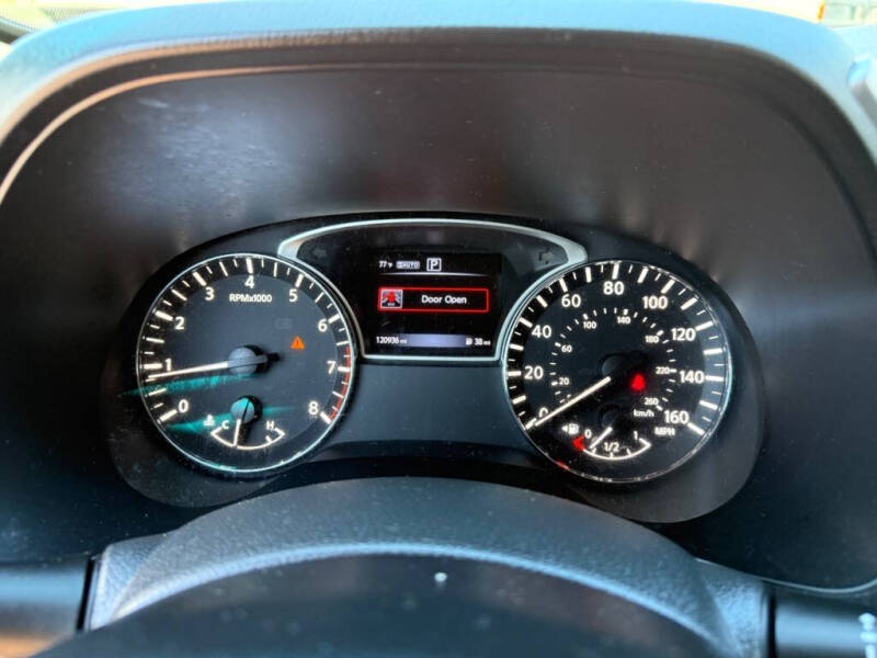 2016 Nissan Pathfinder SV