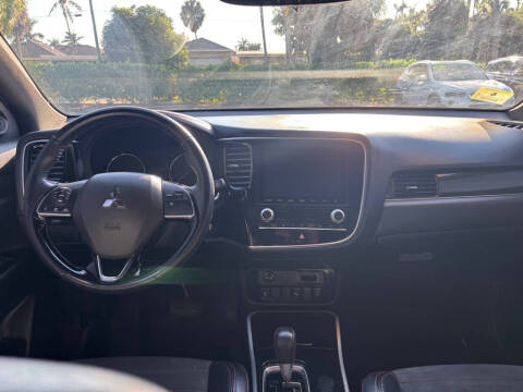 2020 Mitsubishi Outlander SE