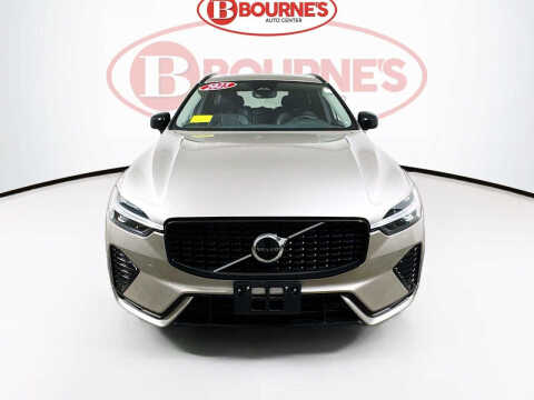 2025 Volvo XC60 B5 Core Dark Theme