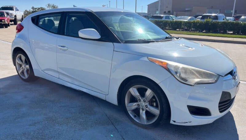 2013 Hyundai Veloster Base's photo