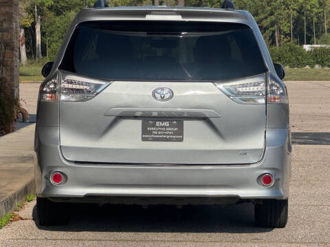 2013 Toyota Sienna SE 8-Passenger