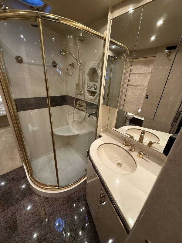 2001 Prevost Marathon