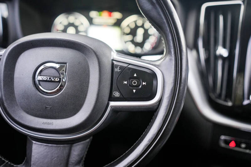 2019 Volvo XC60 T6 Momentum