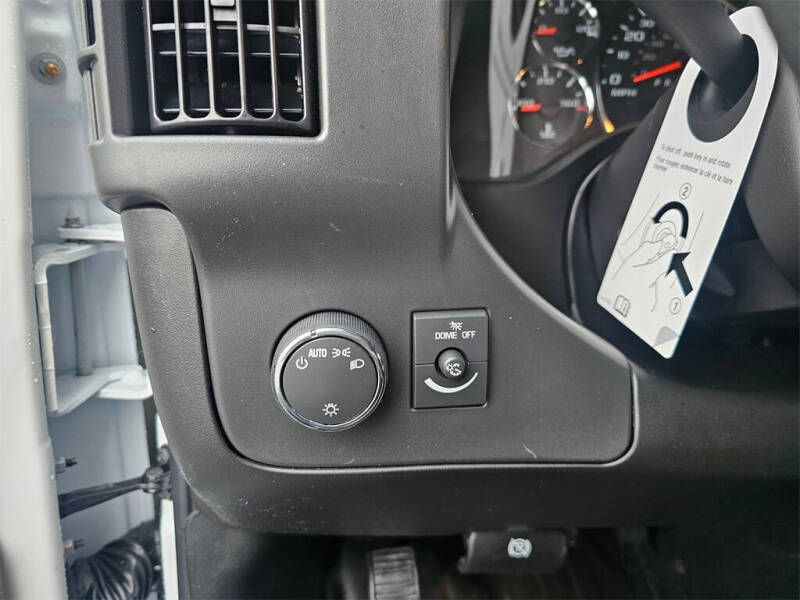 2025 Chevrolet Express 3500