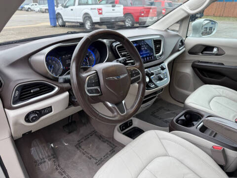 2017 Chrysler Pacifica Touring-L