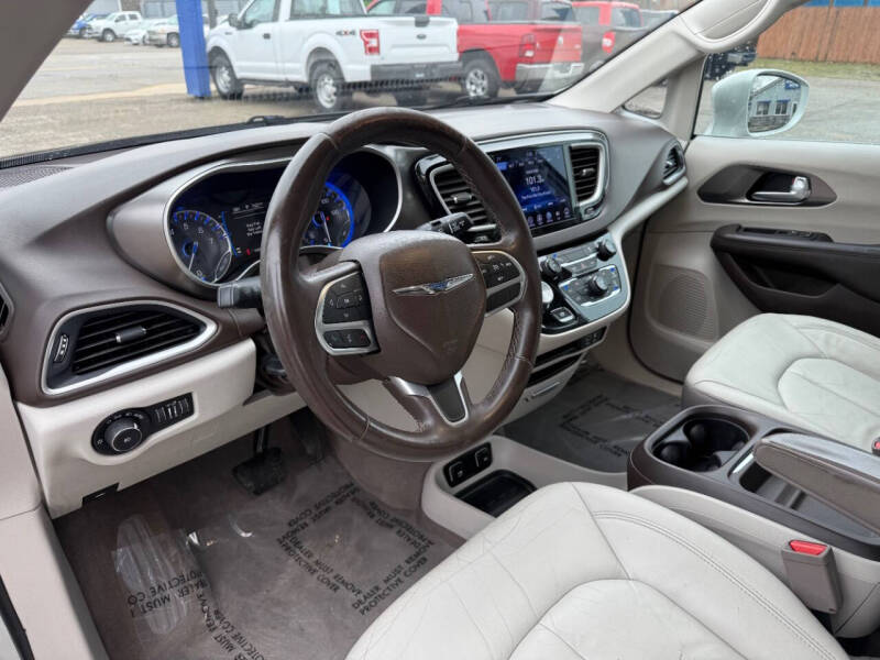 2017 Chrysler Pacifica Touring-L