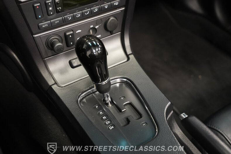 2004 Ford Thunderbird Deluxe