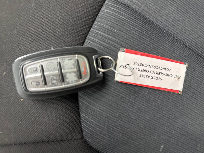 2022 Chrysler Voyager LX
