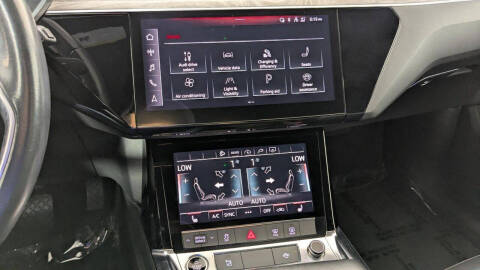 2022 Audi e-tron quattro Premium