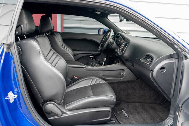 2019 Dodge Challenger 40