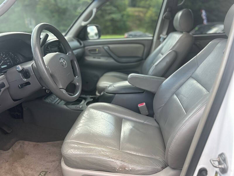 2005 Toyota Sequoia SR5