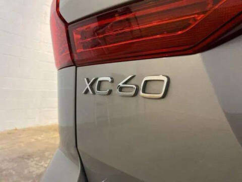 2025 Volvo XC60 B5 Core Dark Theme