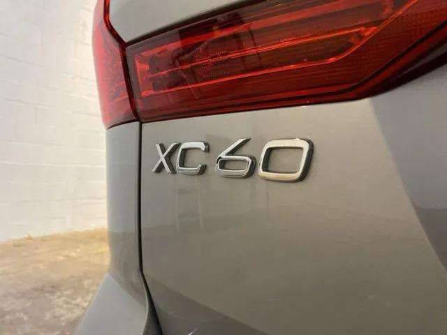 2025 Volvo XC60 B5 Core Dark Theme
