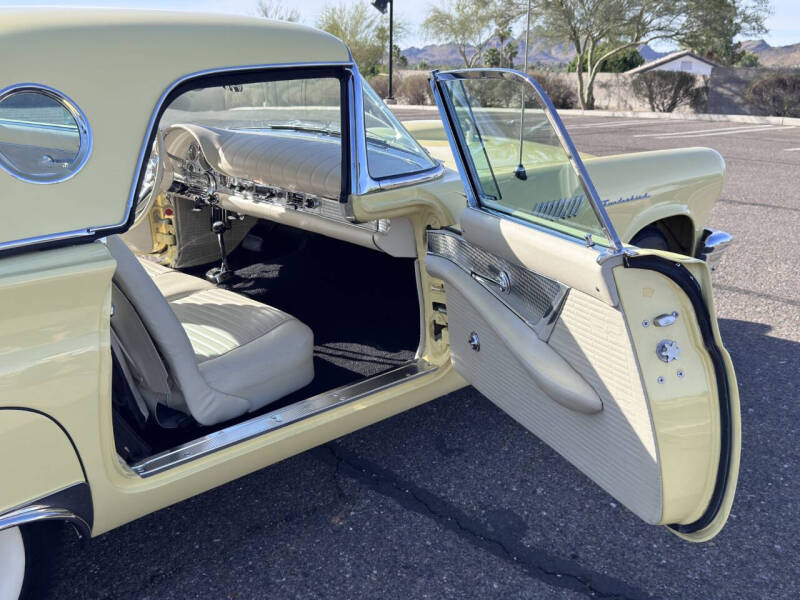 1957 Ford Thunderbird