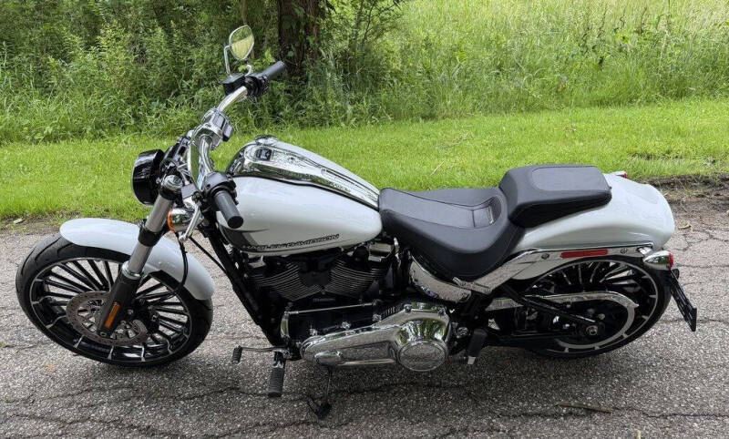 2024 Harley-Davidson FXBR - Breakout