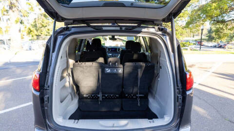 2017 Chrysler Pacifica Touring-L