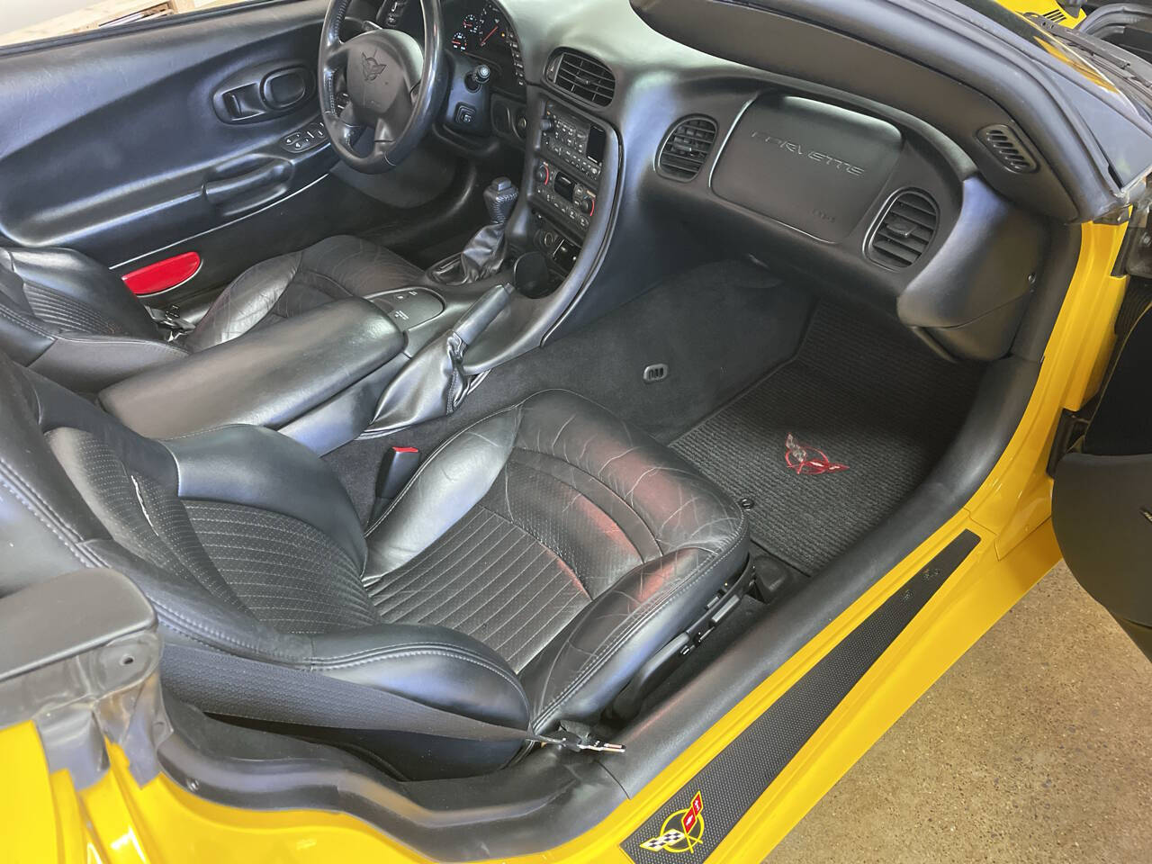 2004 Chevrolet Corvette 25