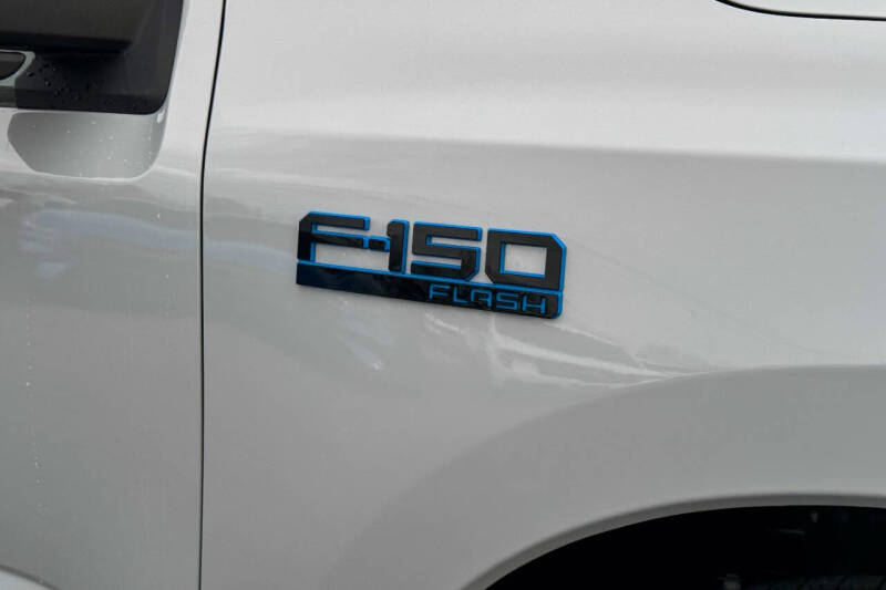 2025 Ford F-150 Lightning Flash