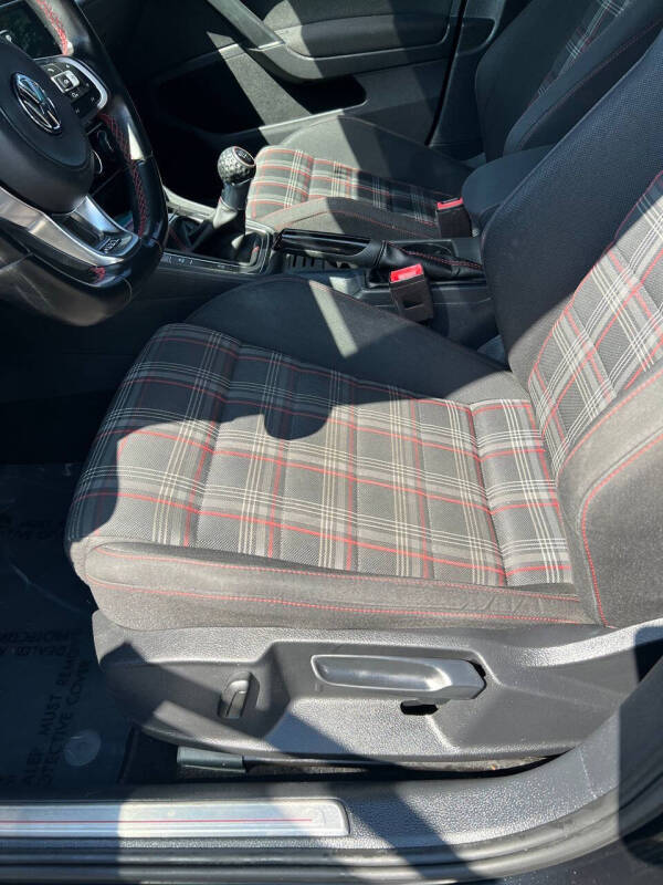 2018 Volkswagen Golf GTI S