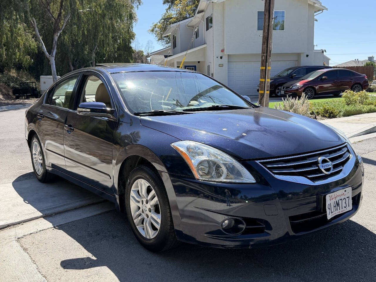 View vehicle photo 4