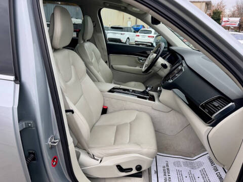 2017 Volvo XC90 T6 Momentum