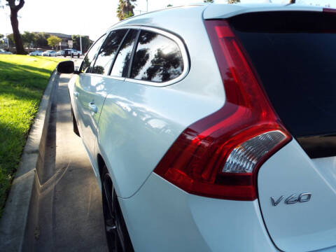 2016 Volvo V60 T6 R-Design Platinum