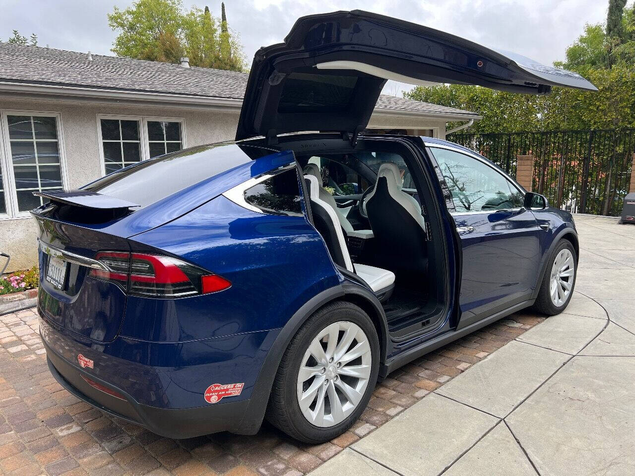 Dk. Blue 2017 Tesla Model X 100D AWD 100D 4dr SUV 34