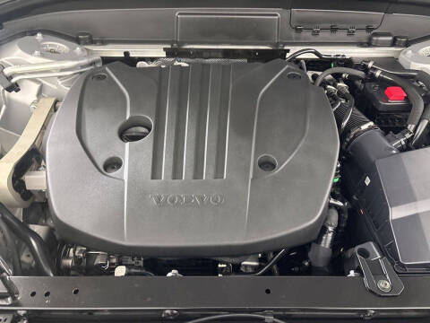 2025 Volvo XC60 B5 Plus Dark Theme