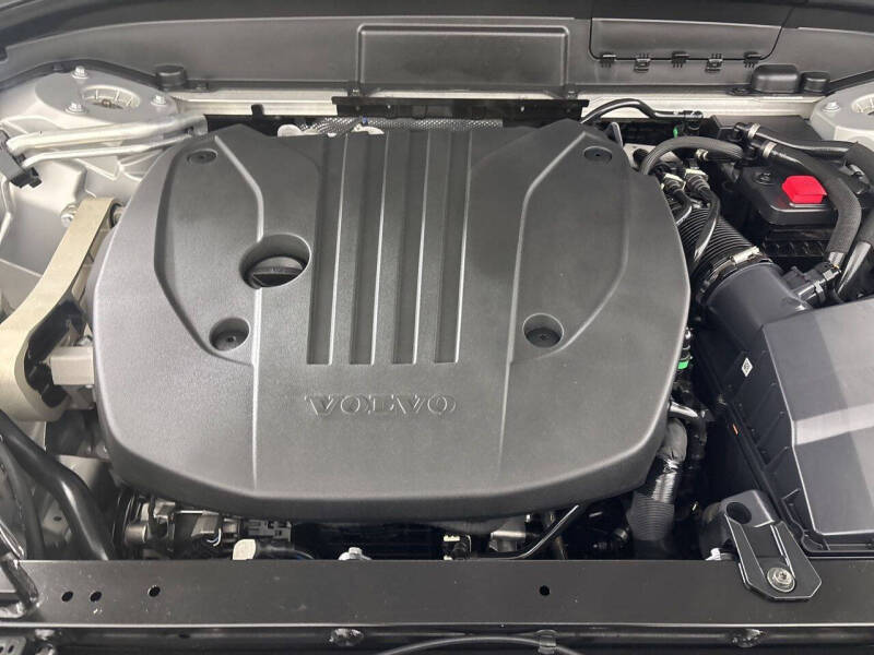 2025 Volvo XC60 B5 Plus Dark Theme