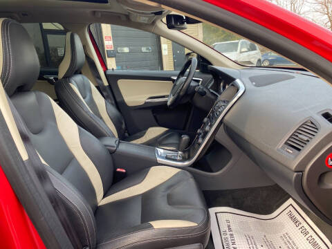 2012 Volvo XC60 T6 R-Design Platinum