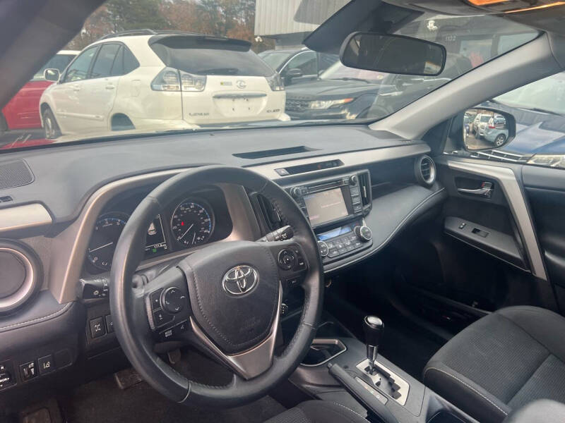 2017 Toyota RAV4 XLE photo 11