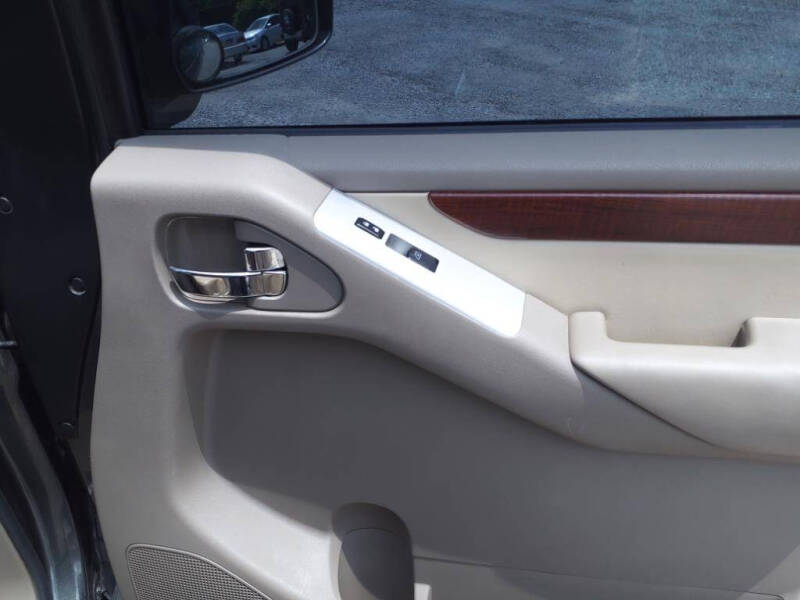 2008 Nissan Pathfinder LE