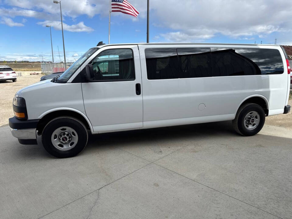 2023 GMC Savana 1LT's photo