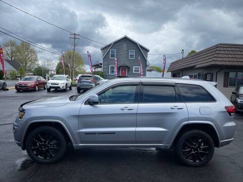 2018 Jeep Grand Cherokee for sale at MAGNUM MOTORS in Reedsville PA