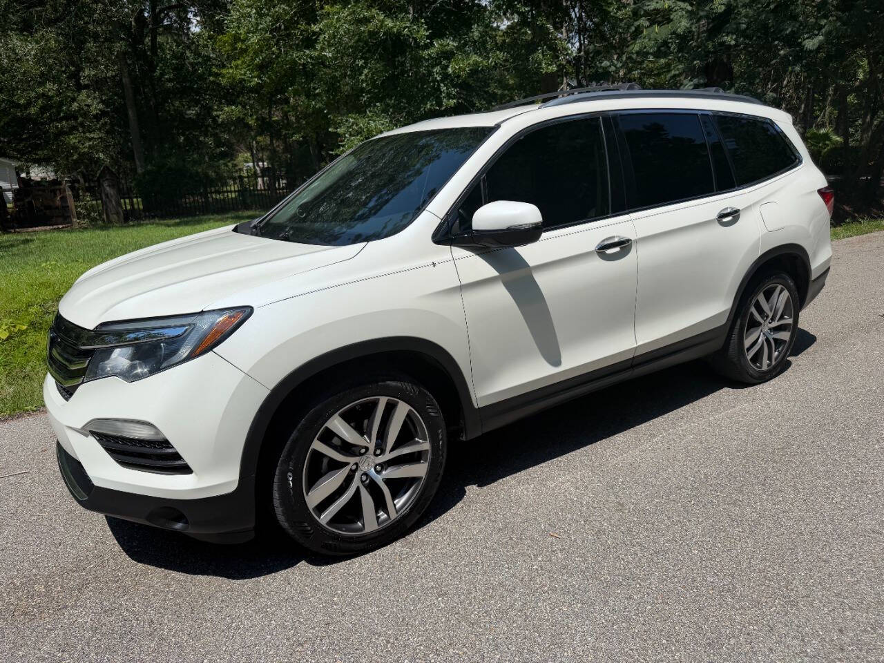 White 2016 Honda Pilot Touring Touring 4dr SUV 2