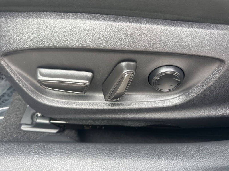 2025 Toyota Prius XLE