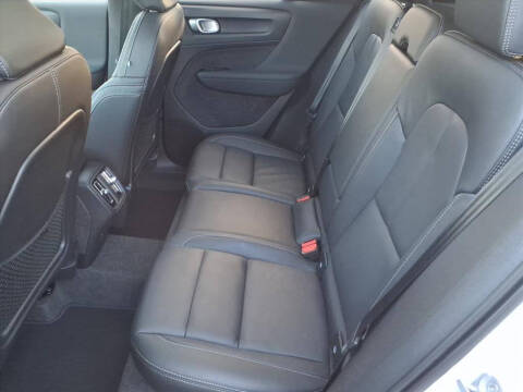 2025 Volvo XC40 B5 Plus Bright Theme