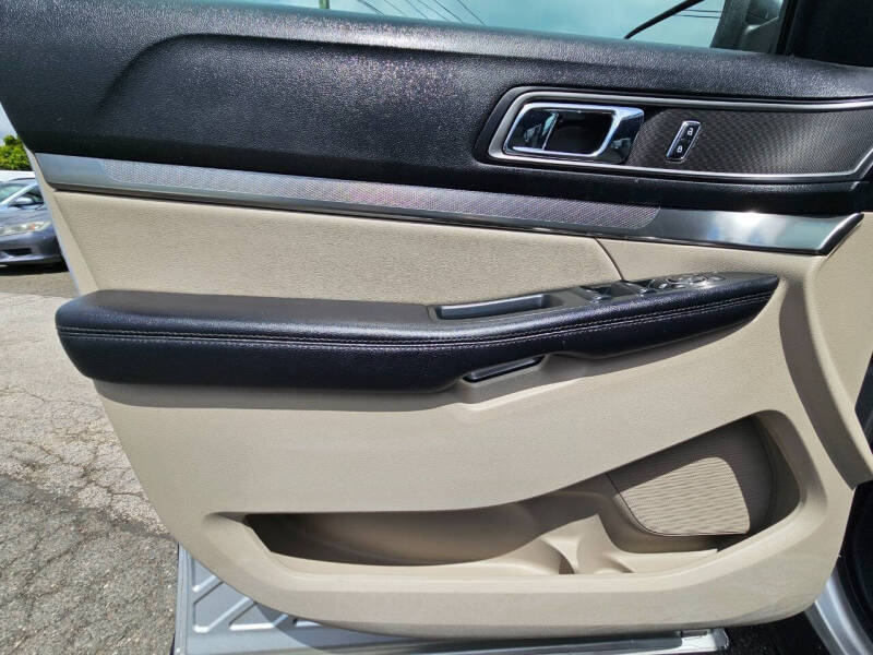 2017 Ford Explorer Platinum