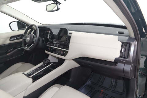 2022 Nissan Pathfinder SL