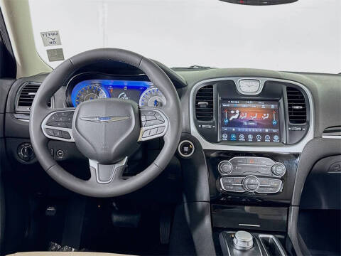 2023 Chrysler 300 Touring L