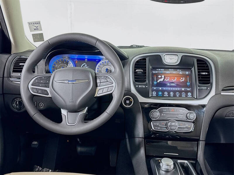 2023 Chrysler 300 Touring L