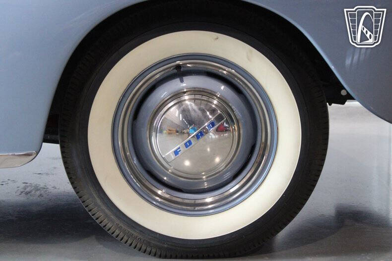 1947 Ford Super Deluxe