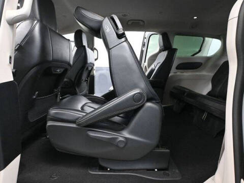 2023 Chrysler Pacifica Plug-In Hybrid Touring L