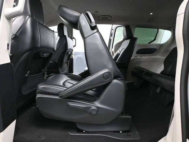 2023 Chrysler Pacifica Plug-In Hybrid Touring L