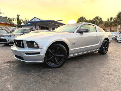2005 Ford Mustang GT Deluxe